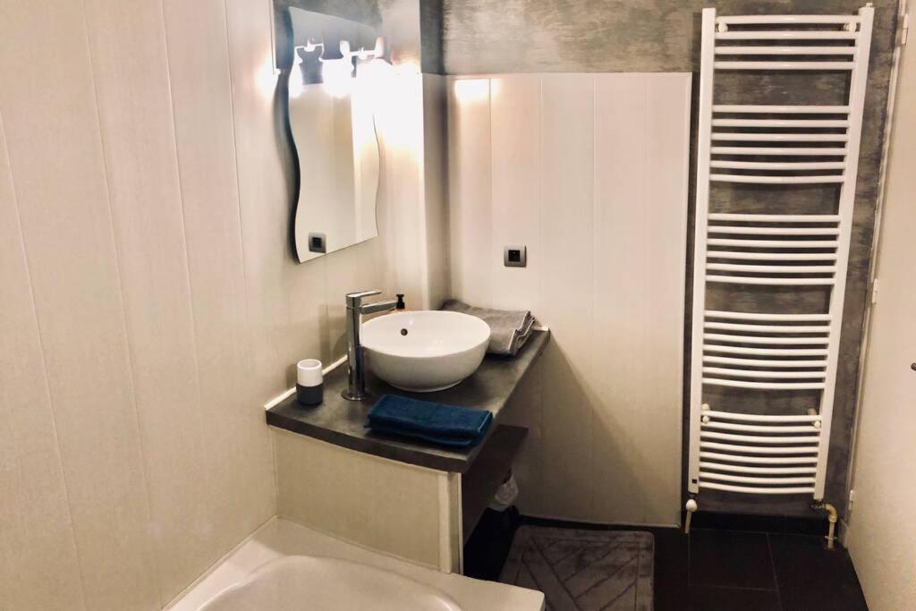 شقة F3 - Neuf - 4/6 P - Lits King Size - Wifi - Cour Le Puy-en-Velay المظهر الخارجي الصورة
